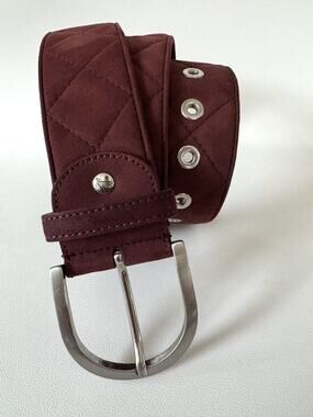 The Tailored Sportsman Belt Womens Medium Red Suede Quilted Grommet Made Italy
